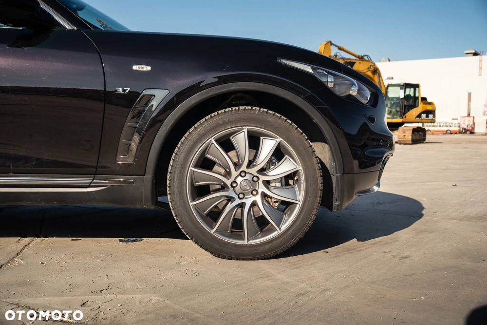 Infiniti QX70 - 14