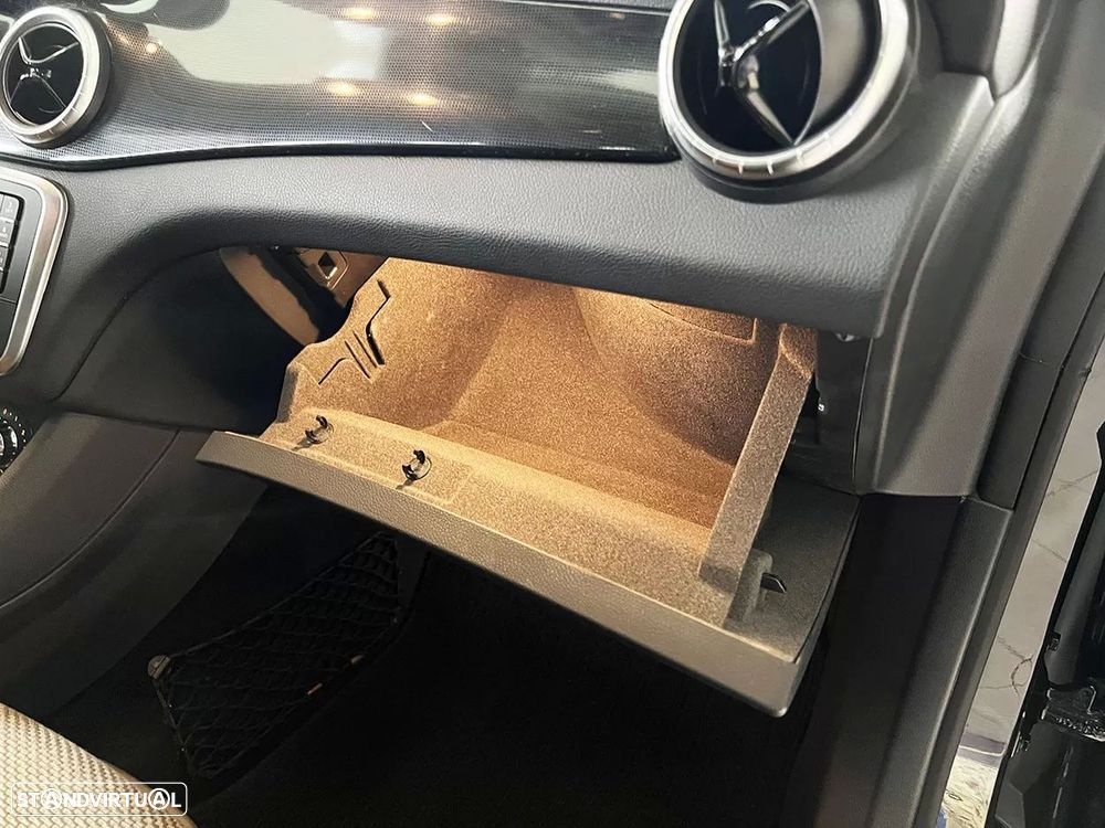 Mercedes-Benz CLA 180 d Shooting Brake - 12