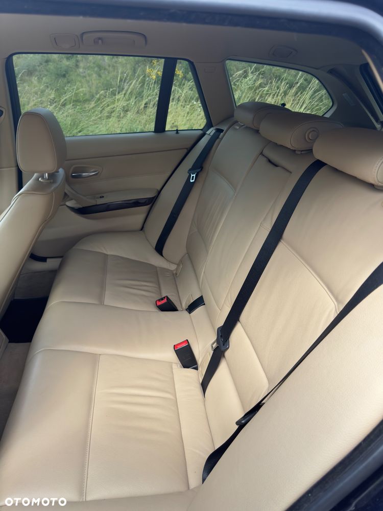 BMW Seria 3 325xi - 12
