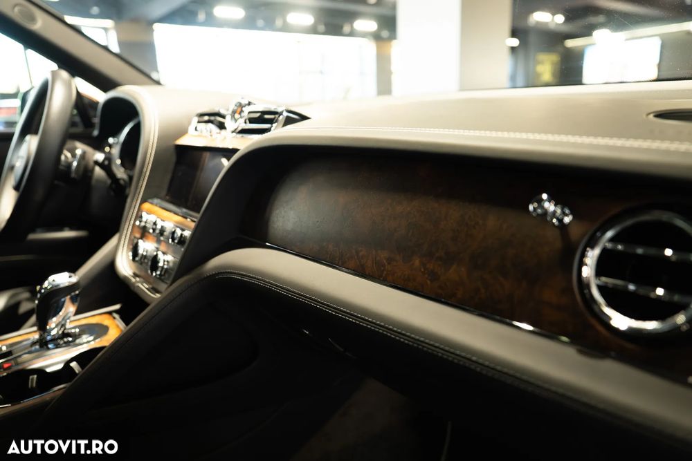Bentley Bentayga Azure - 13
