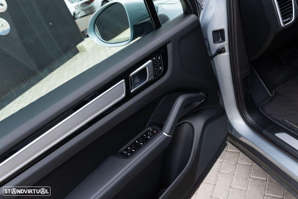 Porsche Cayenne Coupé E-Hybrid - 16