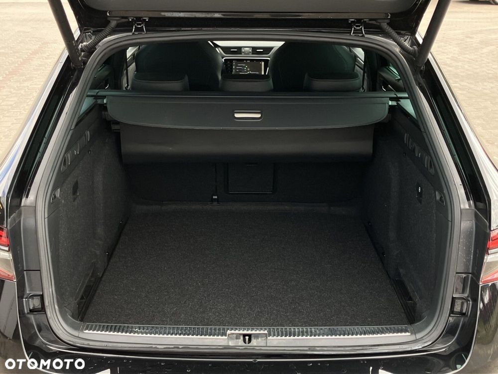 Skoda Superb 2.0 TDI SCR Sportline DSG - 9