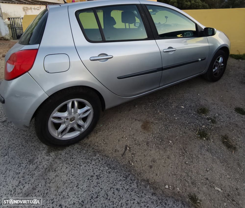 Renault Clio 1.2 16V Confort - 10