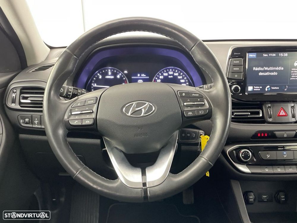 Hyundai i30 1.6 CRDI STyle — fotografia 14