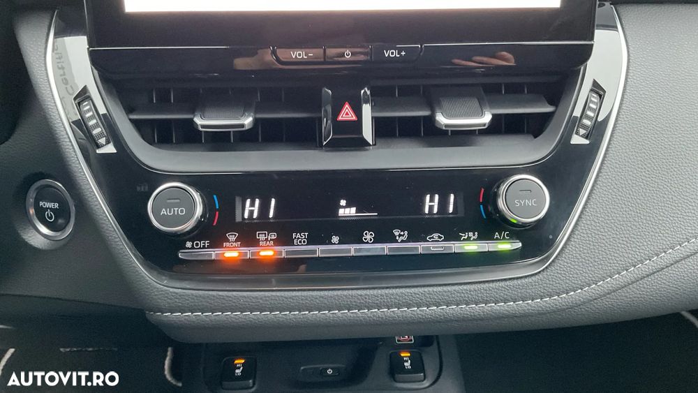 Toyota Corolla TS 1.8 HSD Dynamic - 32