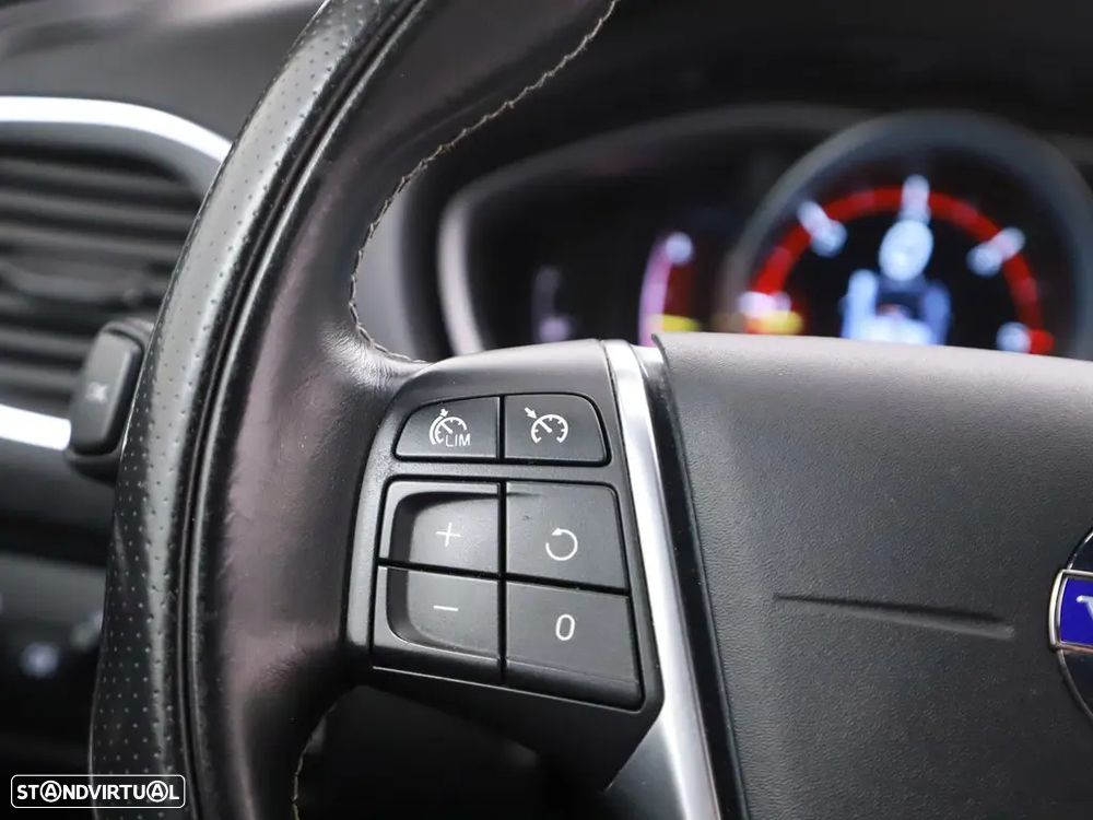 Volvo V40 D2 R Design - 13