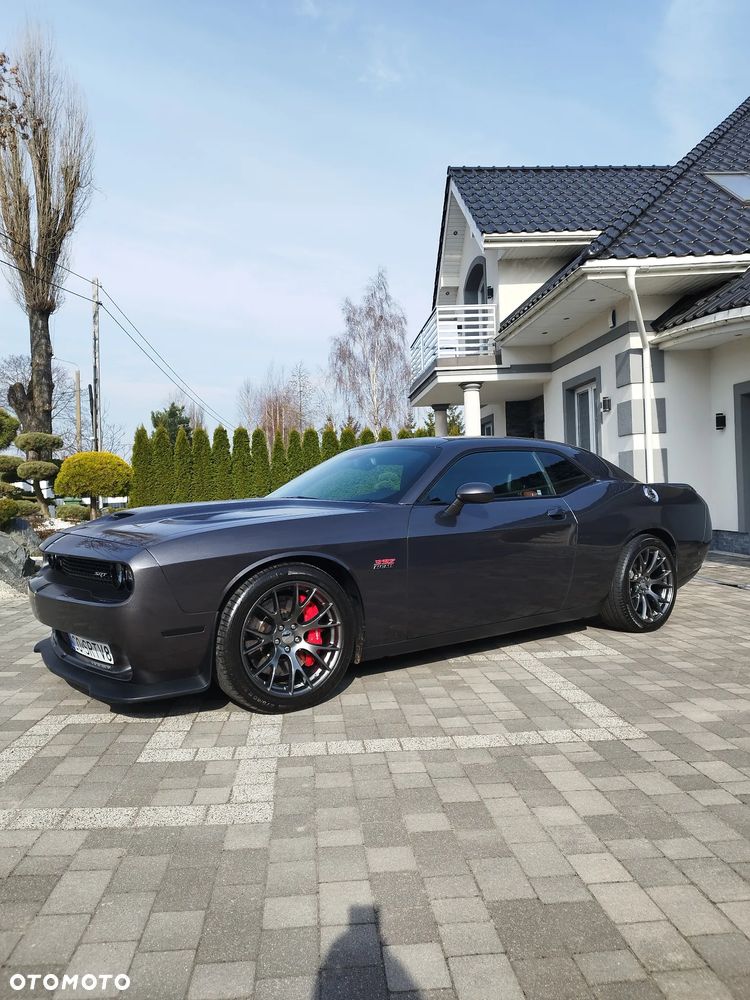 Dodge Challenger - 1