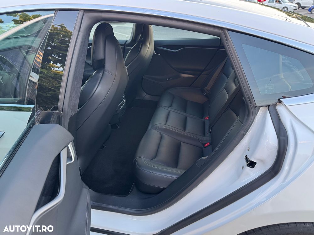 Tesla Model S - 6