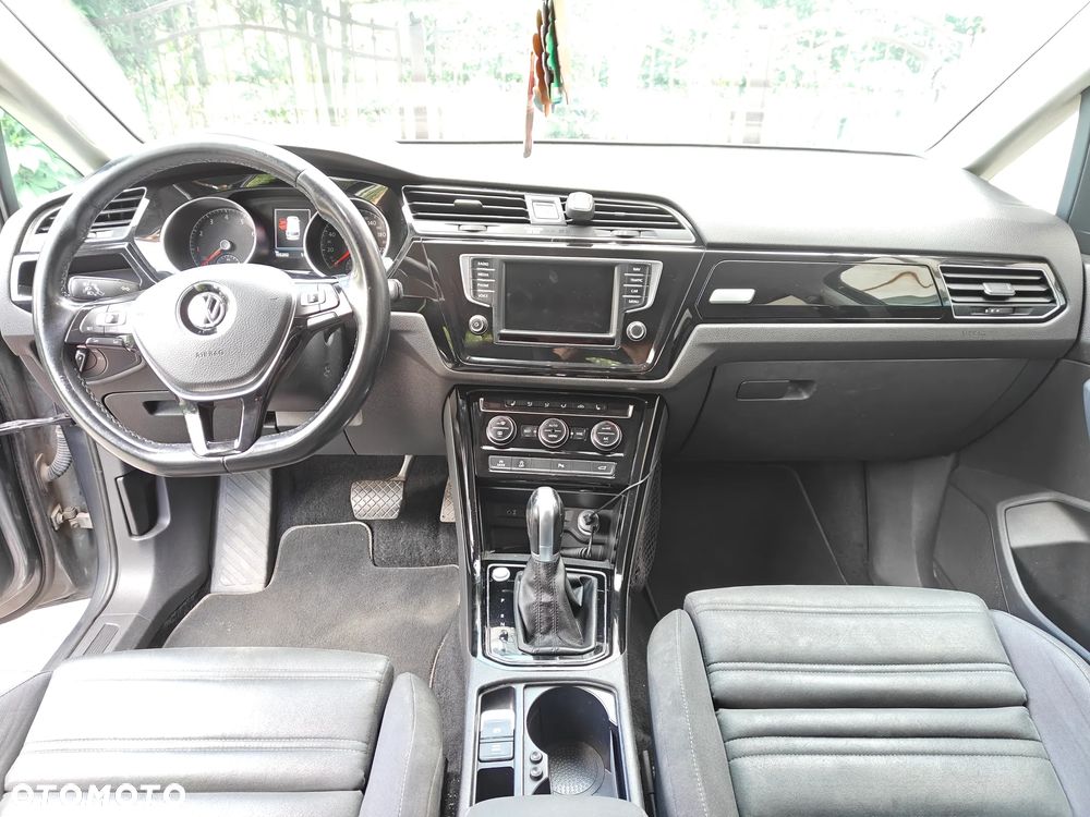 Volkswagen Touran - 10