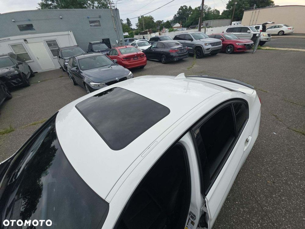 BMW Seria 3 330i xDrive M Sport - 13