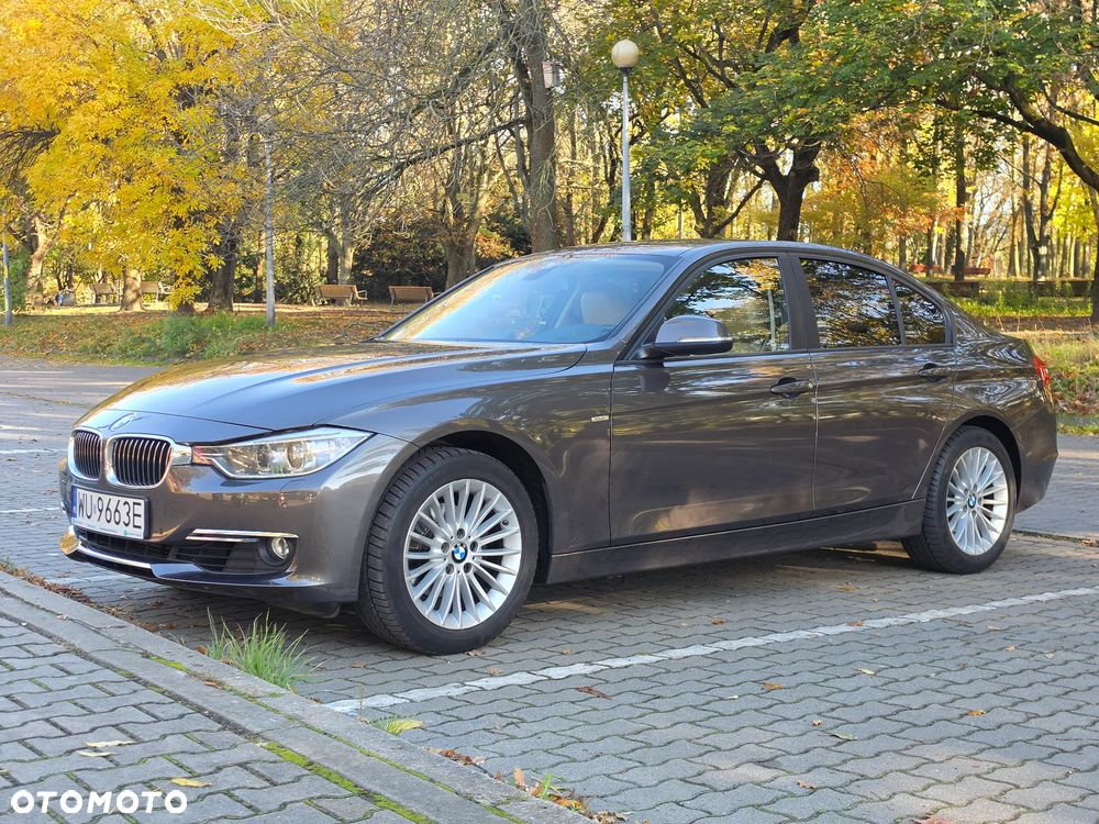BMW Seria 3 320i Luxury Line - 18