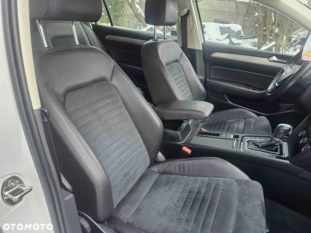Volkswagen Passat Variant 2.0 TDI SCR 4Motion DSG Highline - 28