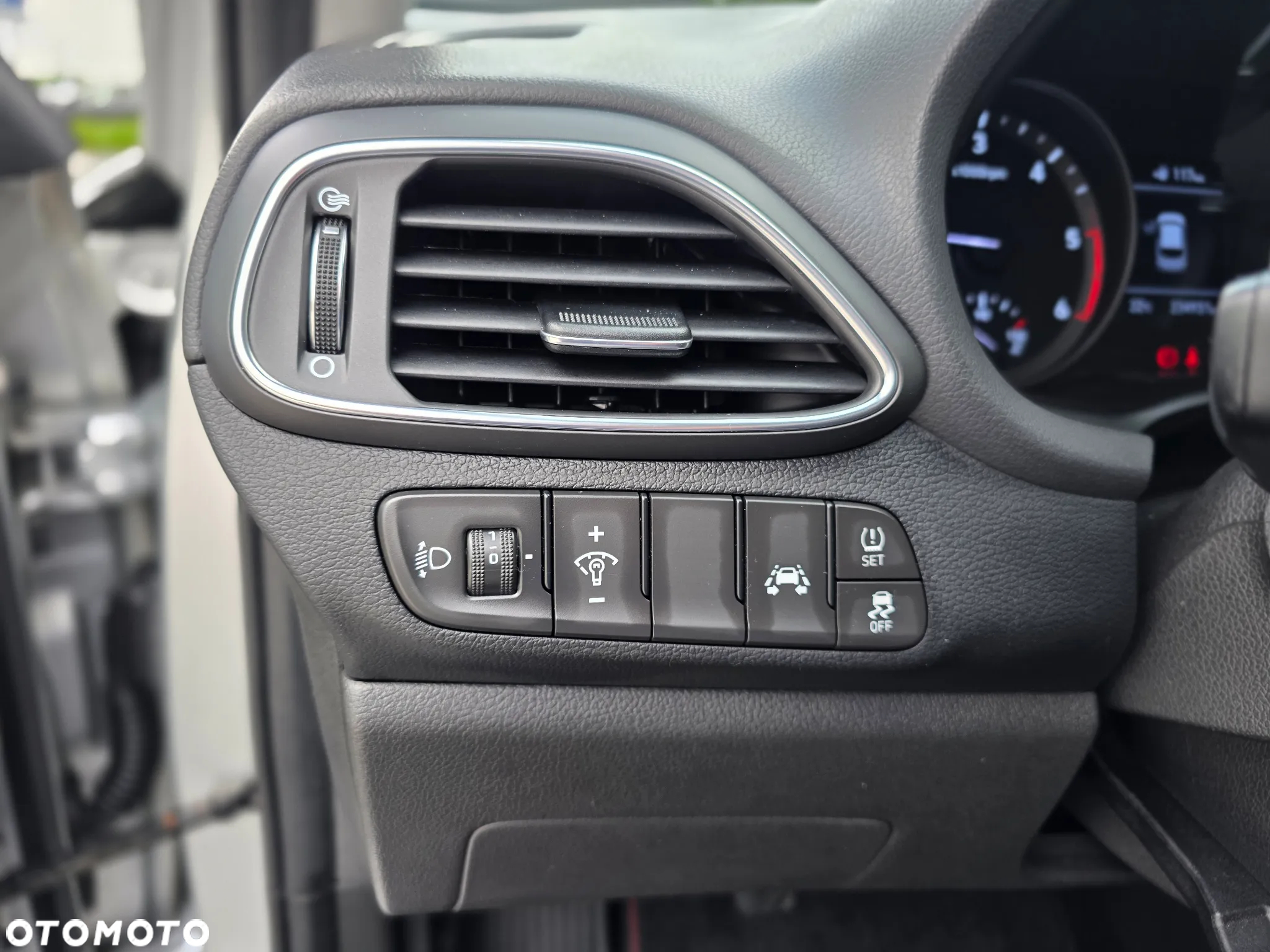 Hyundai i30 1.6 D Comfort - 26