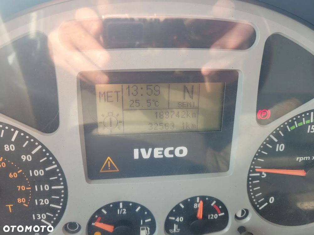 Iveco TRAKKER 260T36 6x4 // HIAB 288 6 WYSUWÓW na 16m // PILOT HDS RADIOWY // MOCNY ŻURAW DUŻY DŹWIG // KLIMA BLOKADY TERENOWE // HAK DO PRZYCZEPY ZACZEP - 18