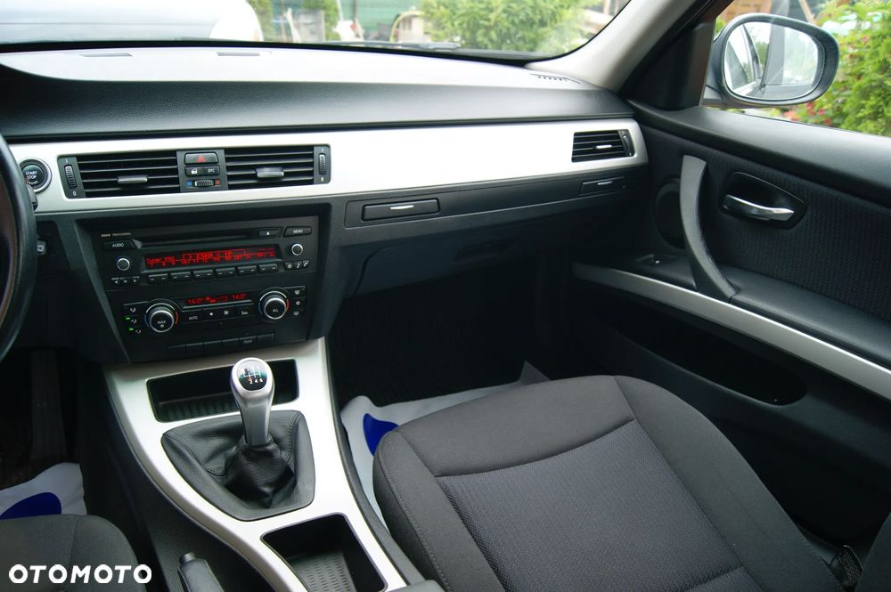 BMW Seria 3 320i Edition Sport - 31