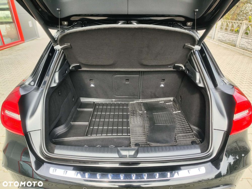 Mercedes-Benz GLA 180 d 7G-DCT AMG Line - 2