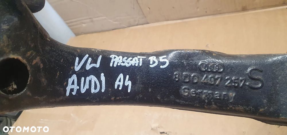 Zwrotnica piasta lewy przód przednia lewa VW Passat B5 1.8 8D0407257S - 7