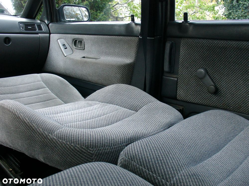 Nissan Prairie 2.0 SLX 5os - 21