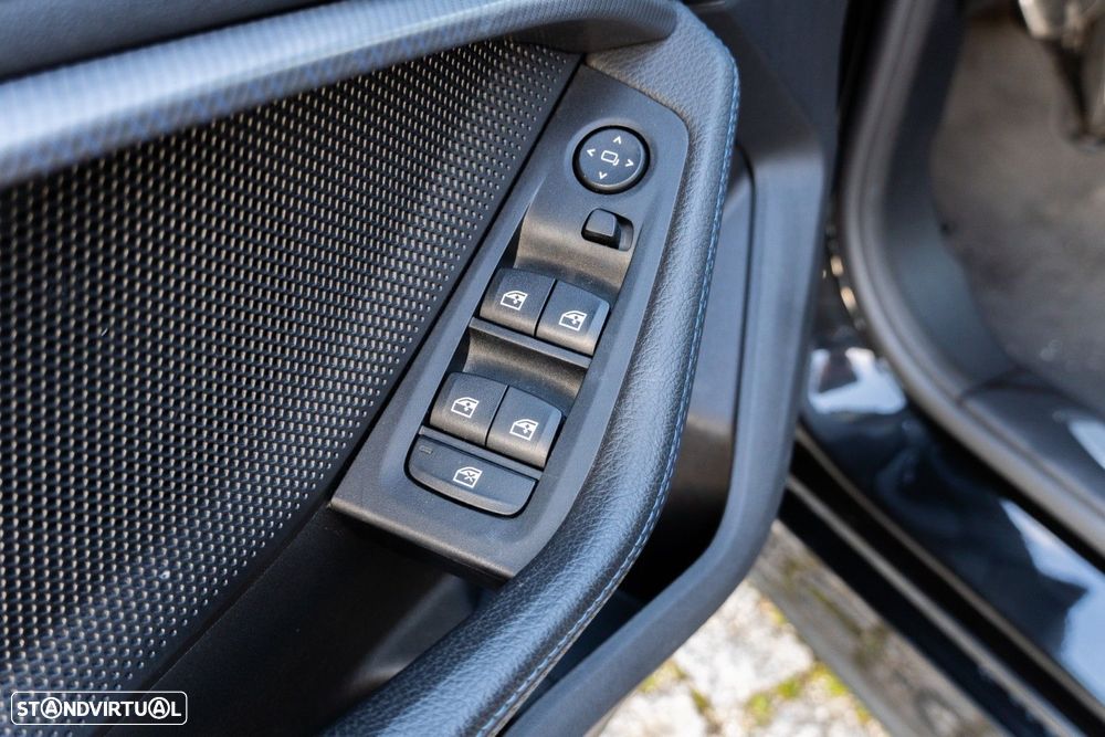 BMW 116 d Pack Desportivo M Auto - 41