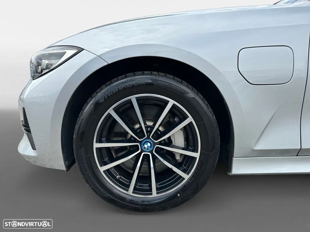 BMW 330 e Auto - 16