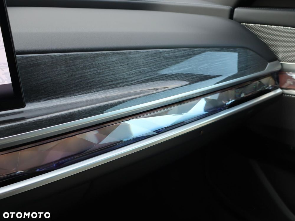 BMW i7 - 14