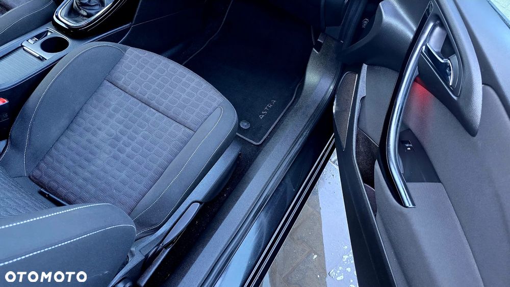 Opel Astra 1.4 Turbo Innovation - 19
