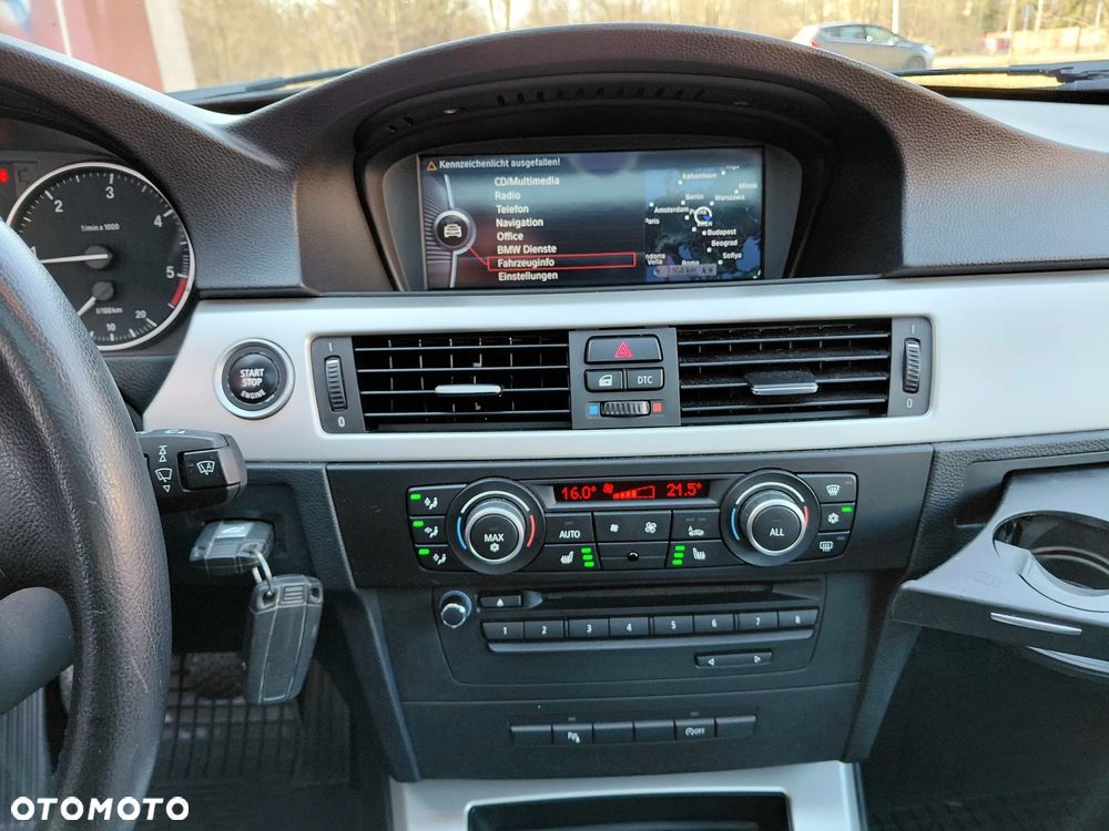 BMW Seria 3 320d DPF Edition Sport - 30