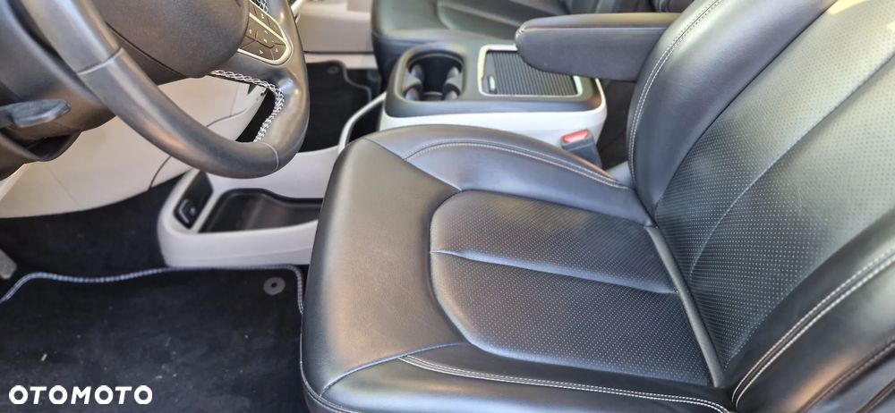 Chrysler Pacifica - 7