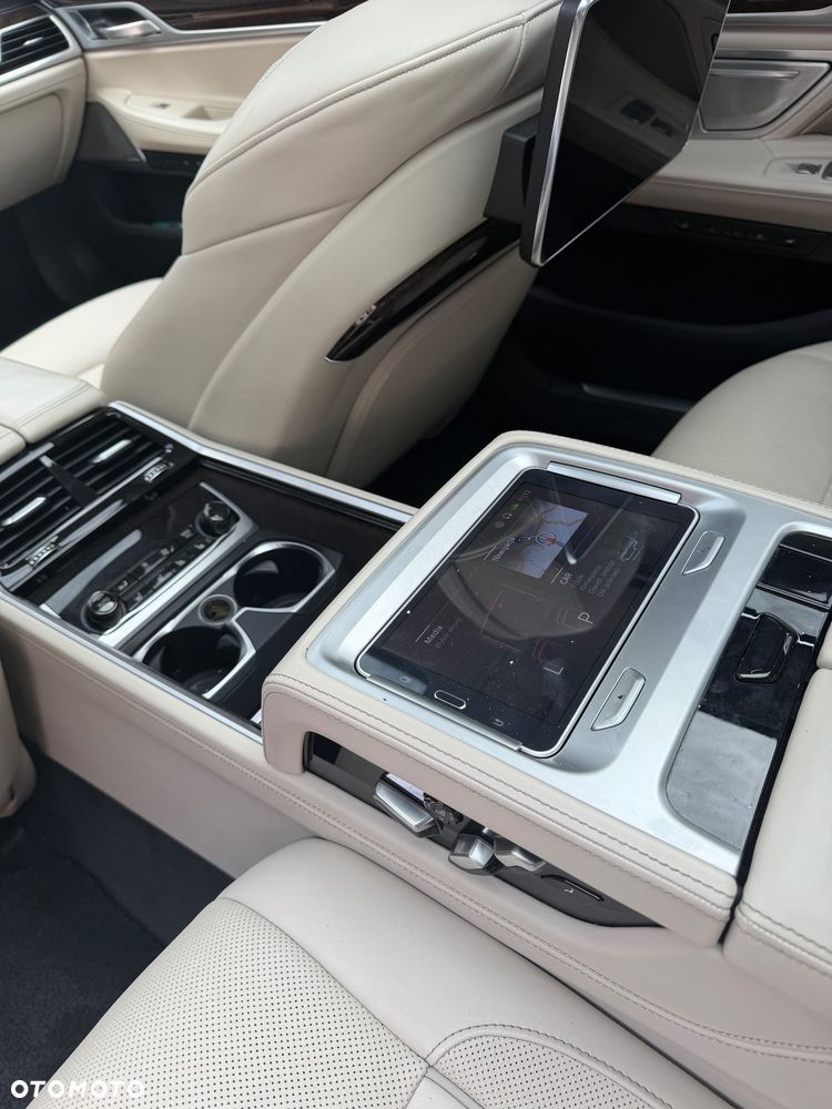 BMW Seria 7 - 33