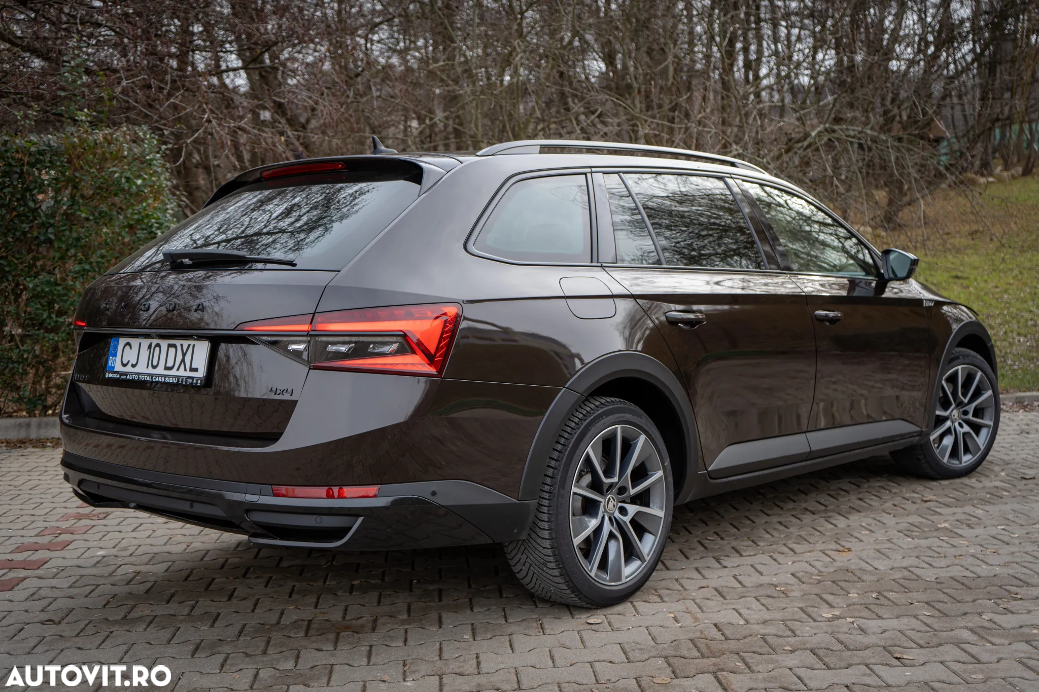 Skoda Superb Combi 2.0 TDI 4X4 DSG Scout - 5