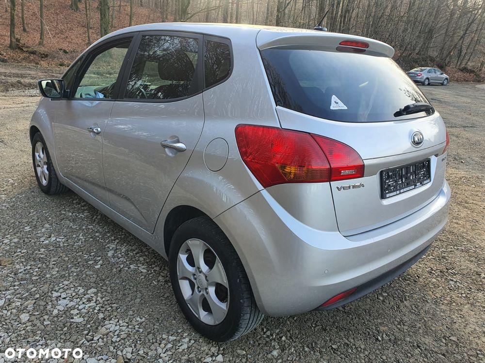 Kia Venga 1.6 CRDi 128 Dream Team Edition - 3