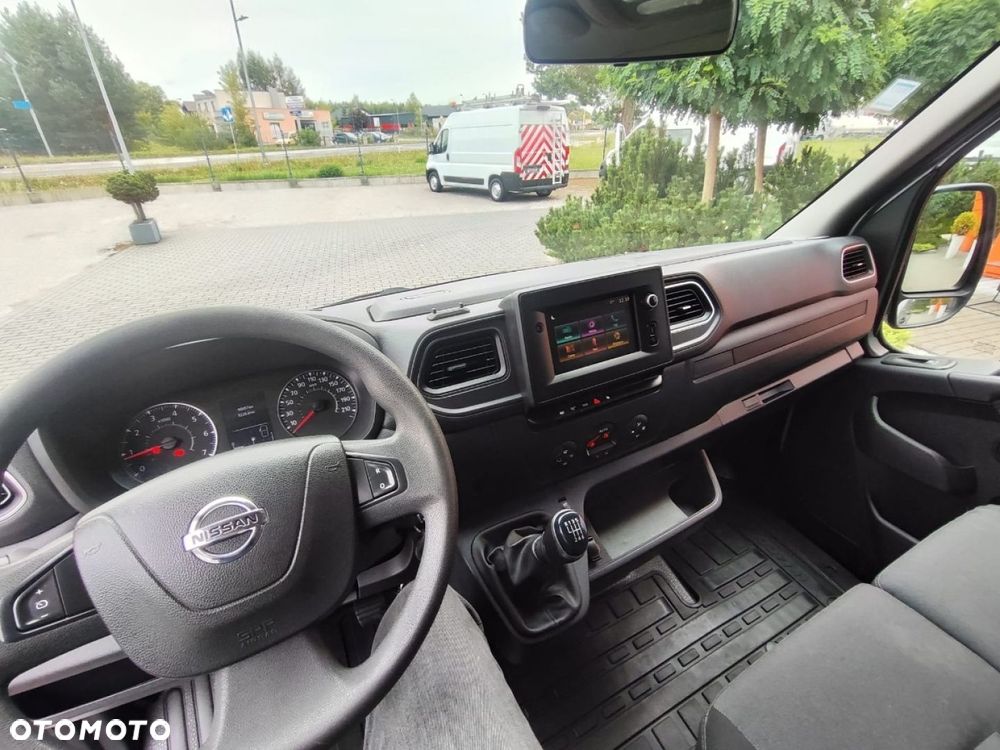 Nissan NV400 - 21