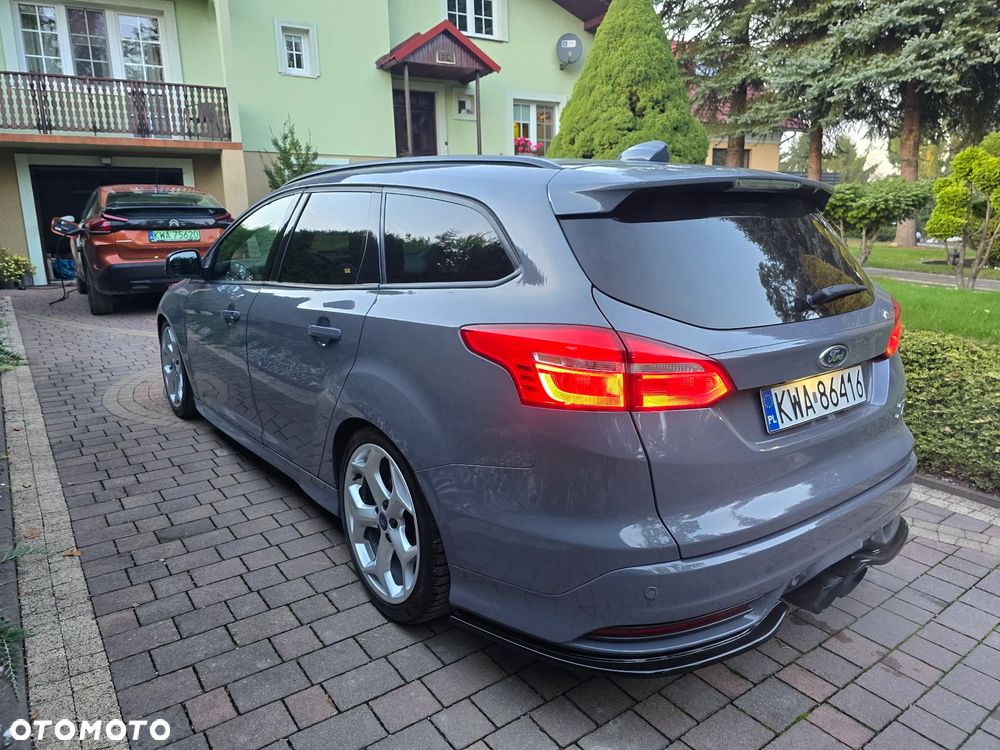 Ford Focus Turnier 2.0 EcoBoost ST mit Leder-Sport-Paket - 4