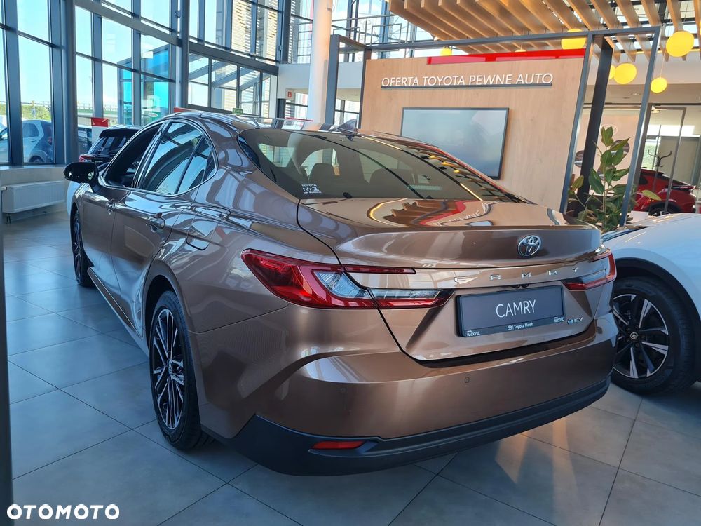 Toyota Camry 2.5 Hybrid Dynamic Force Executive e-CVT - 2