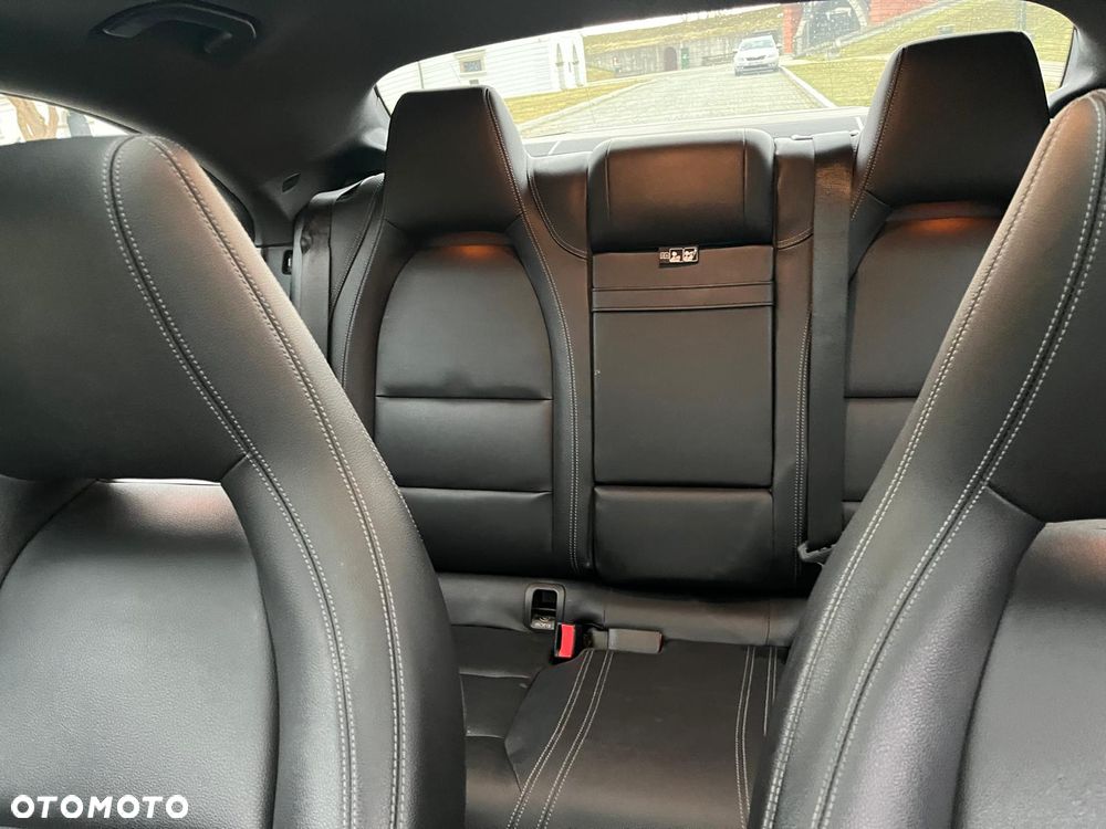 Mercedes-Benz CLA 250 4Matic 7G-DCT - 24