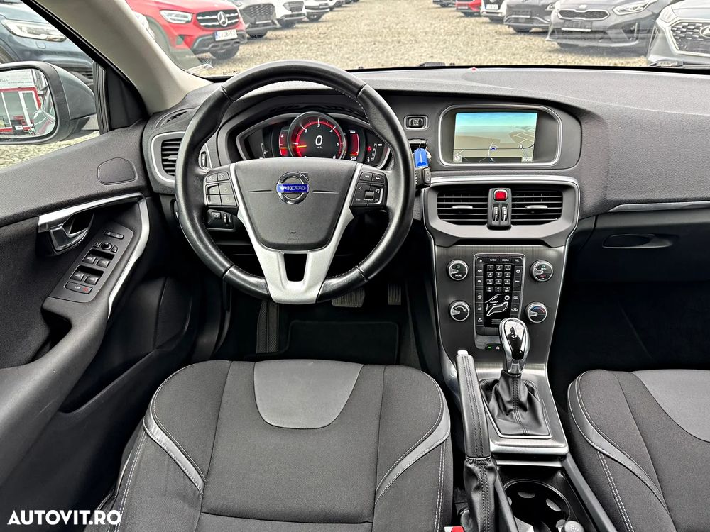 Volvo V40 D2 Aut. Momentum - 10