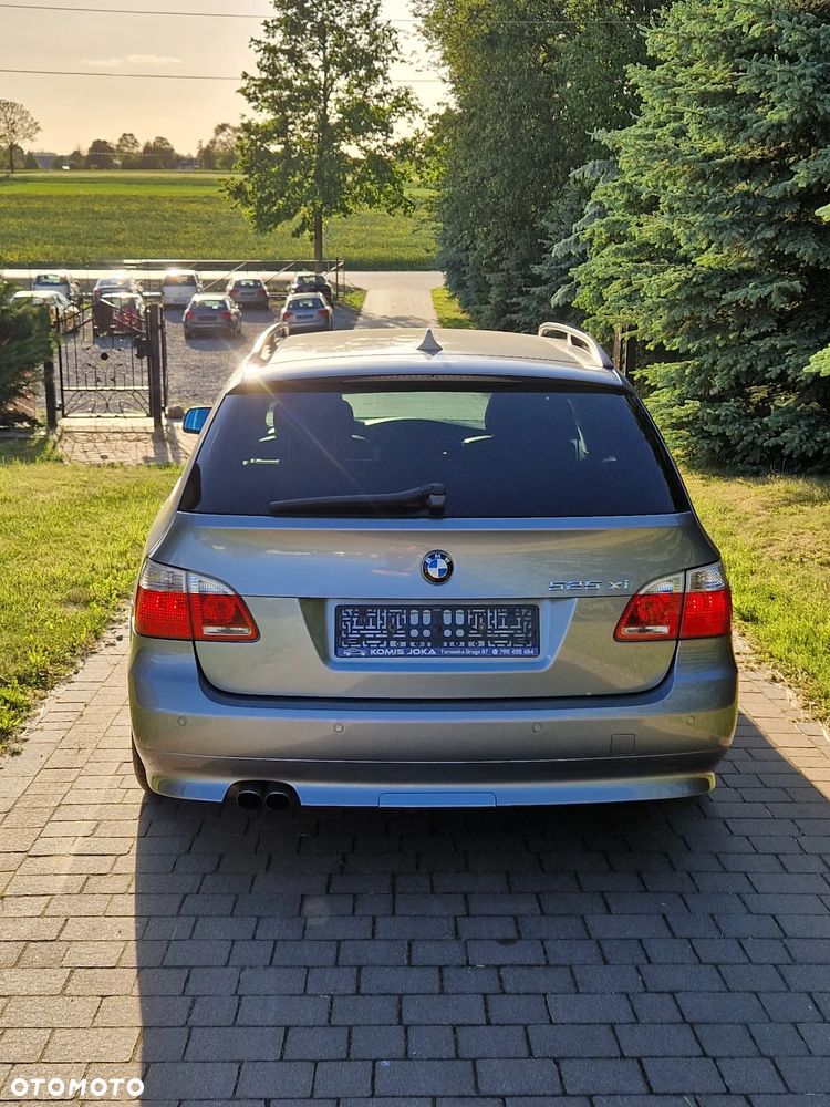 BMW Seria 5 525xi - 13