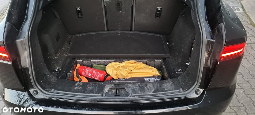 Jaguar E-Pace D165 R-Dynamic - 26