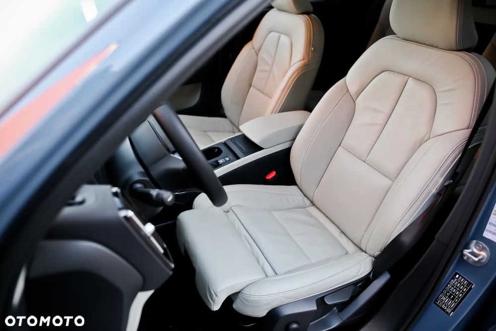 Volvo XC 40 B4 B AWD DKG Ultimate Bright - 19