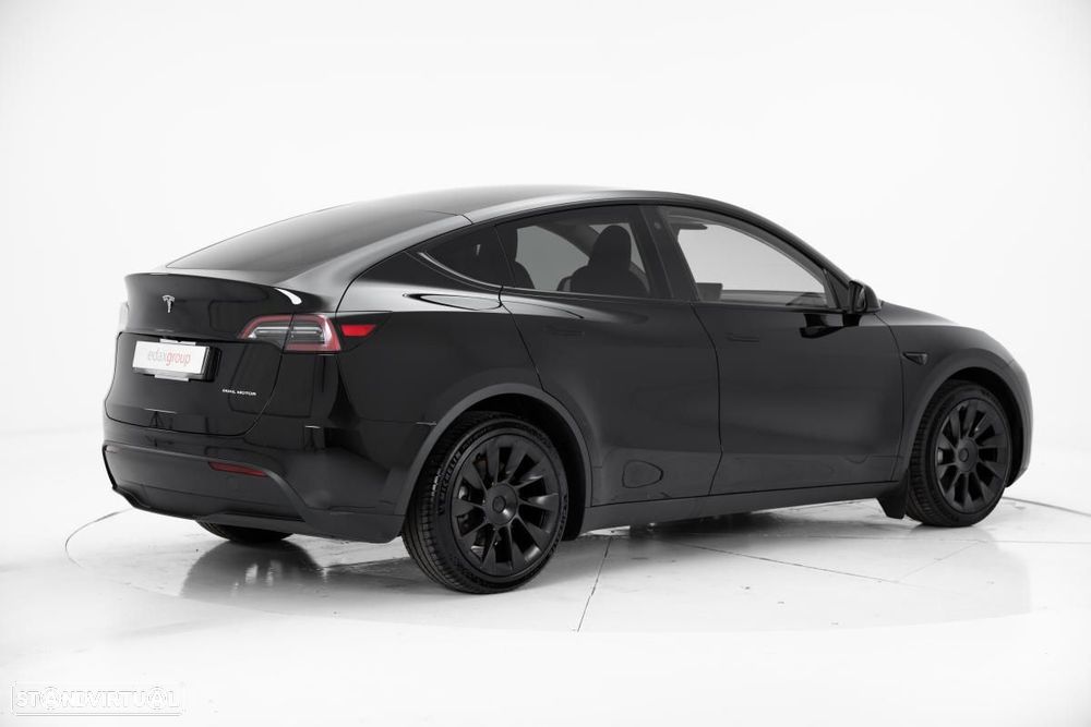 Tesla Model Y Long Range Dual Motor AWD - 4
