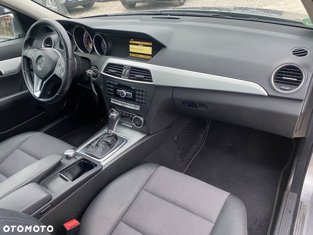 Mercedes-Benz Klasa C 180 CGI Automatik BlueEFFICIENCY Avantgarde - 27