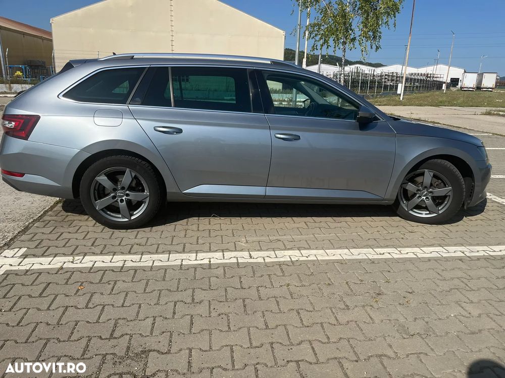 Skoda Superb 2.0 TDI DSG Style - 3