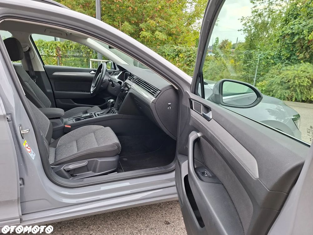 Volkswagen Passat - 30