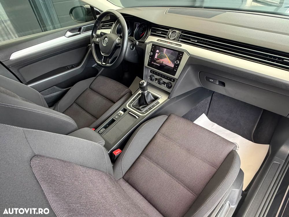 Volkswagen Passat 2.0 TDI Comfortline - 13
