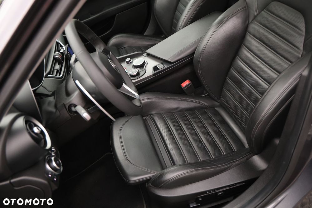 Alfa Romeo Giulia 2.0 Turbo Super - 16