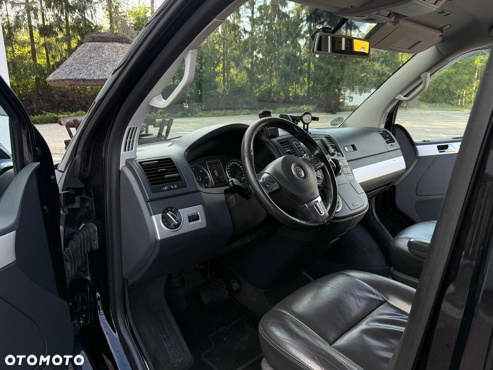 Volkswagen Multivan - 31