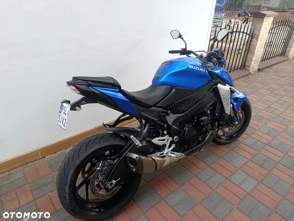 Suzuki GSX - 11