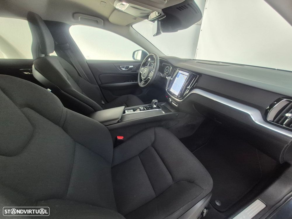 Volvo V60 2.0 B4 Momentum Plus Geartronic - 23
