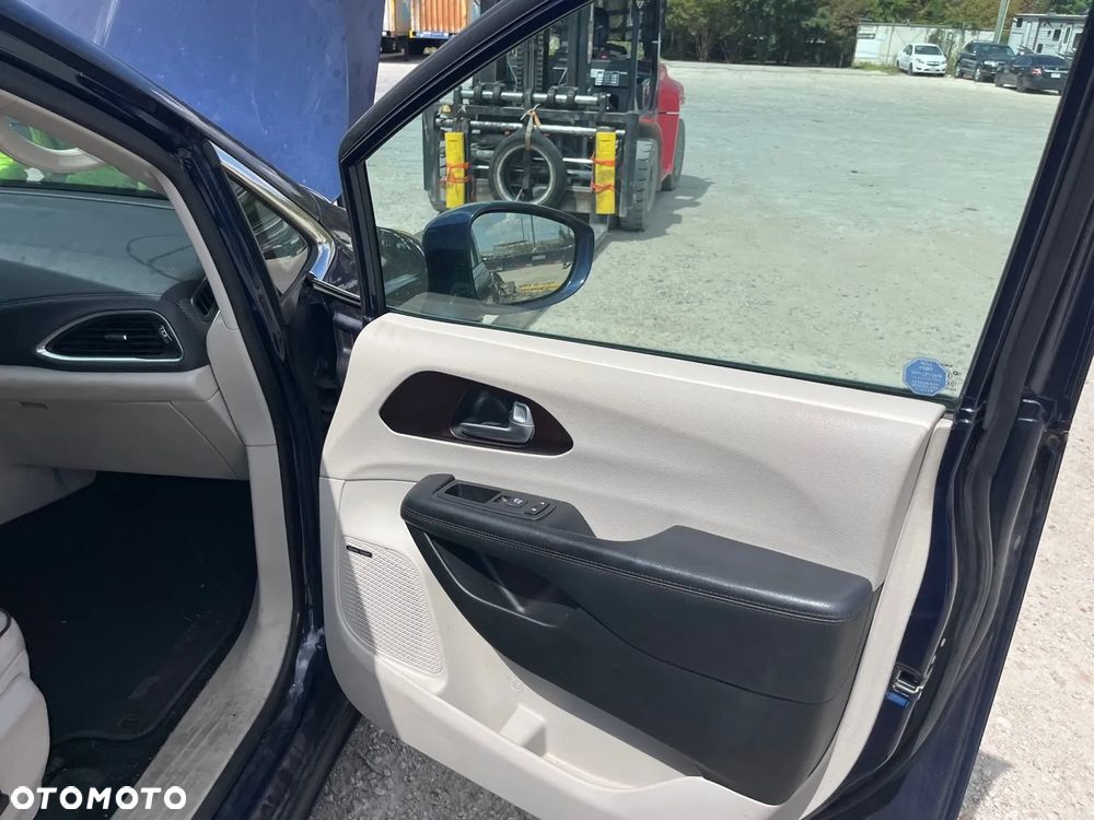 Chrysler Pacifica - 24