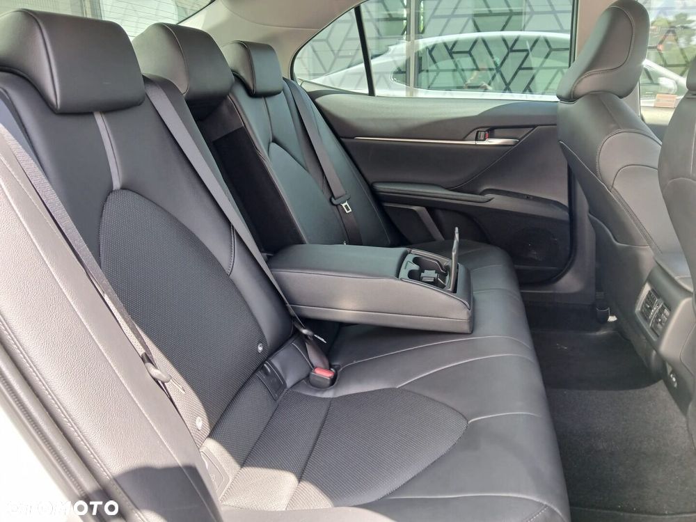 Toyota Camry - 30